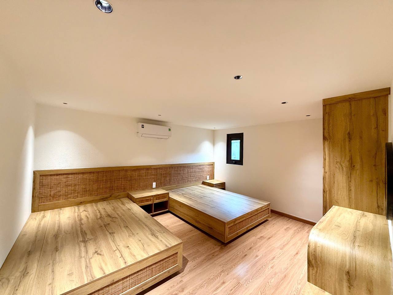Дом 2 этажа, 3 спальни, 3 ванные комнаты, площадь 110 м²