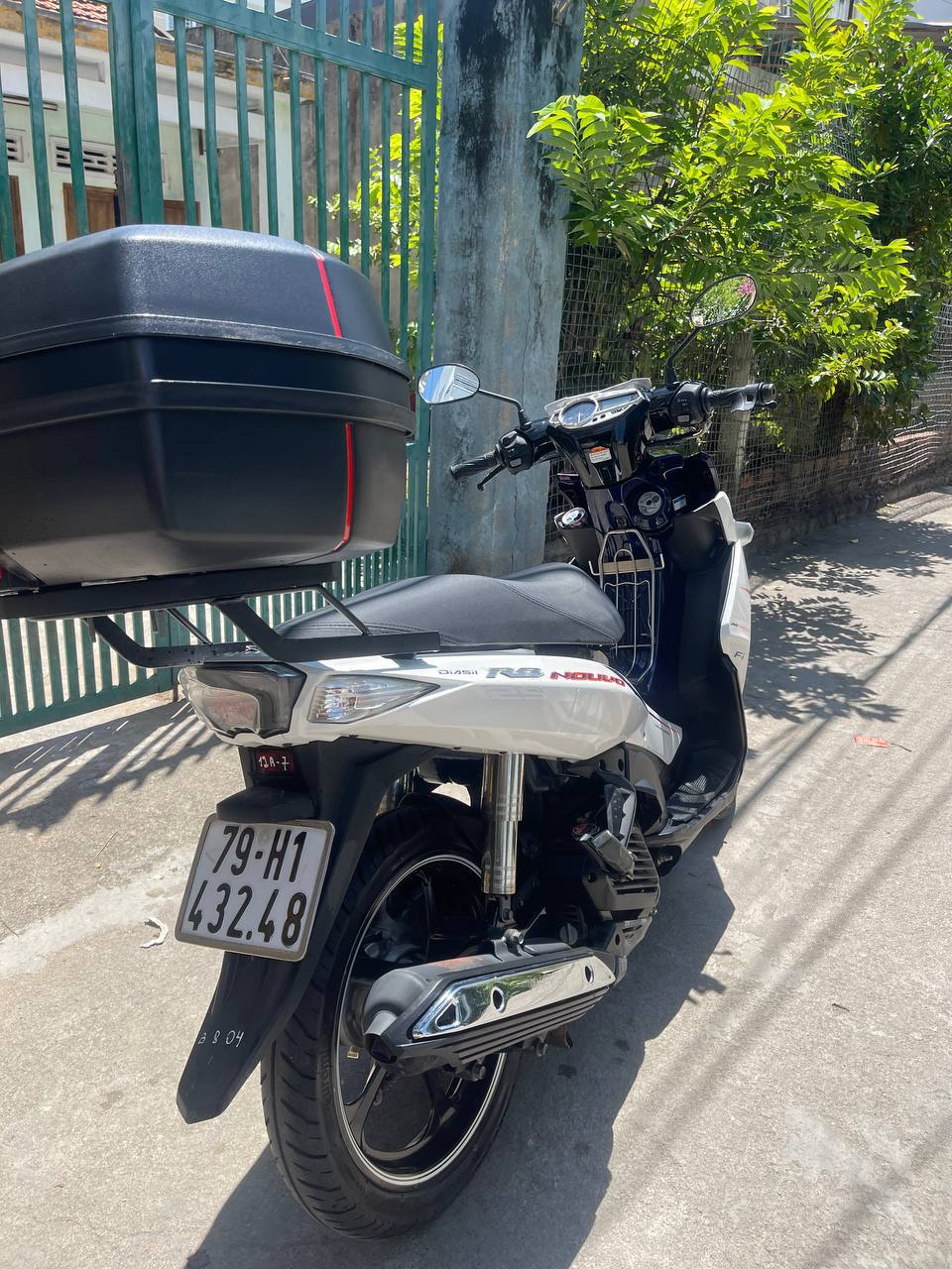 Фото 3: Продаётся скутер Yamaha Nouvo SX 125cc в хорошем состоянии, владелец пользовался им 2…