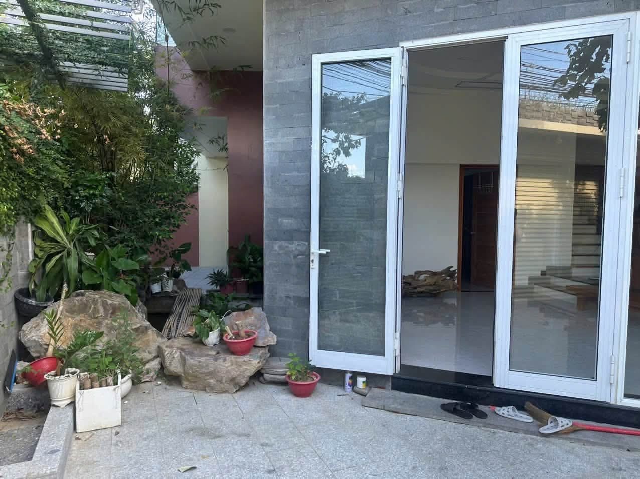 Фото 2: Долгосрочная аренда виллы в западной части Нячанга, в 5 км от пляжа