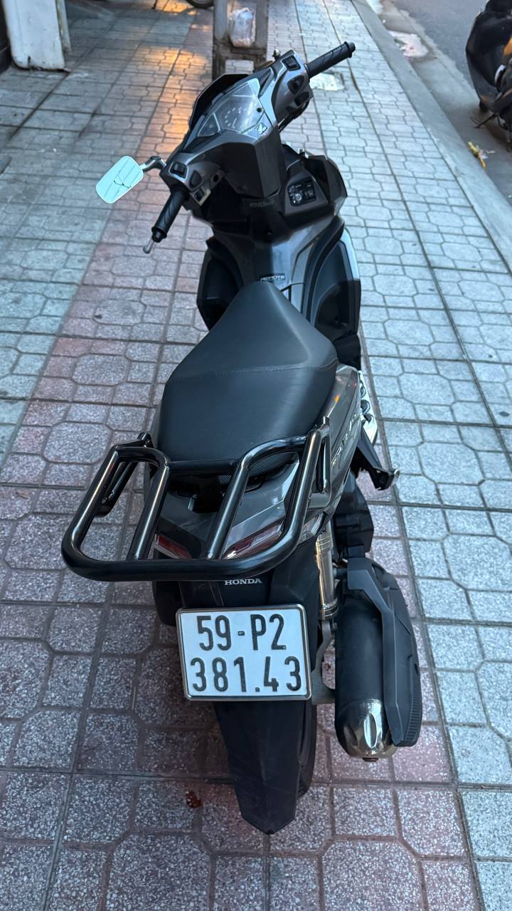 Фото 2: Продаётся Honda Air Blade 125 с синим цветом