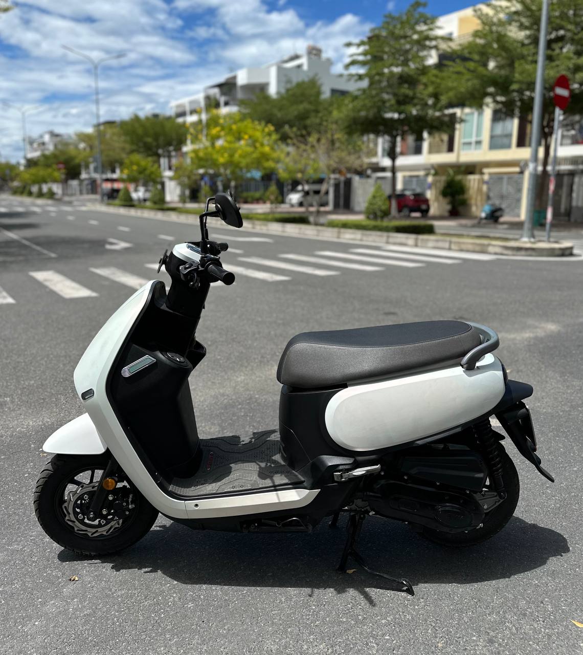 Продаётся скутер SYM Priti 50cc 2025 года, инжектор, пробег 3000 км