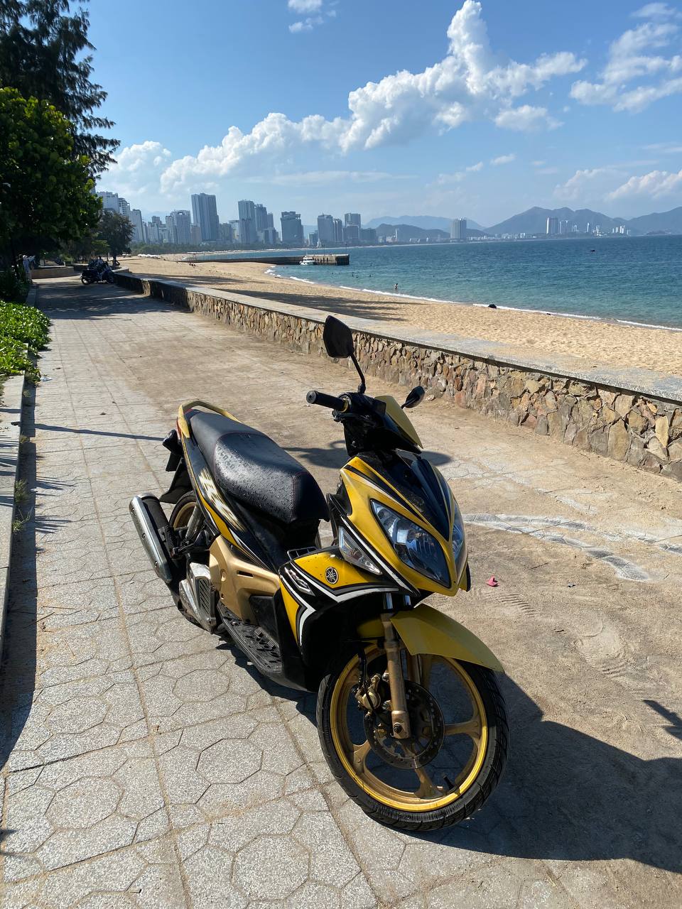 Фото 2: Yamaha Nouvo 4 RS 2011 года, 135 куб.см, жёлтого цвета.