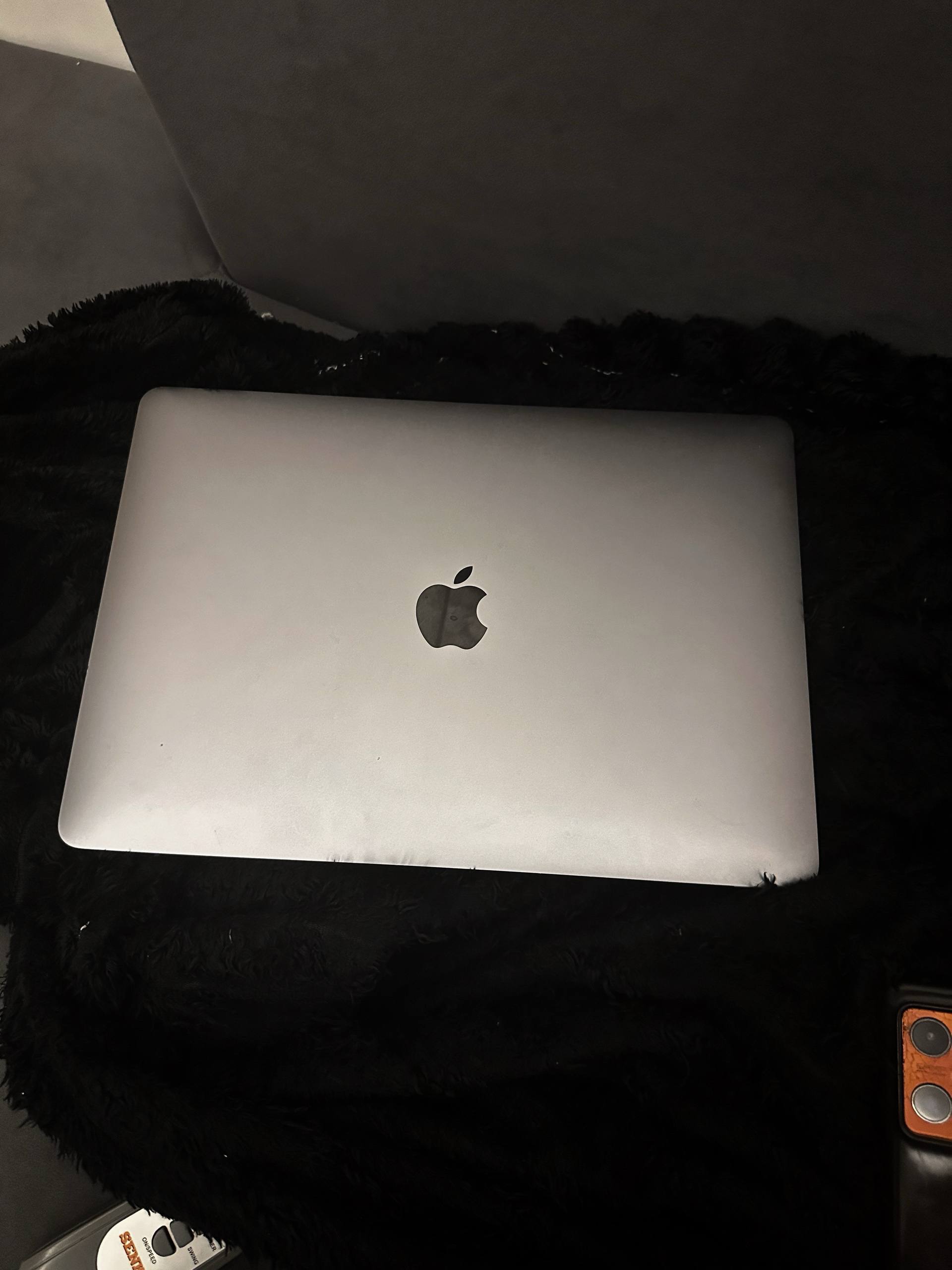 Продаётся MacBook Air 2019 с 13,3-дюймовым Retina-дисплеем, 8 ГБ оперативной памяти…