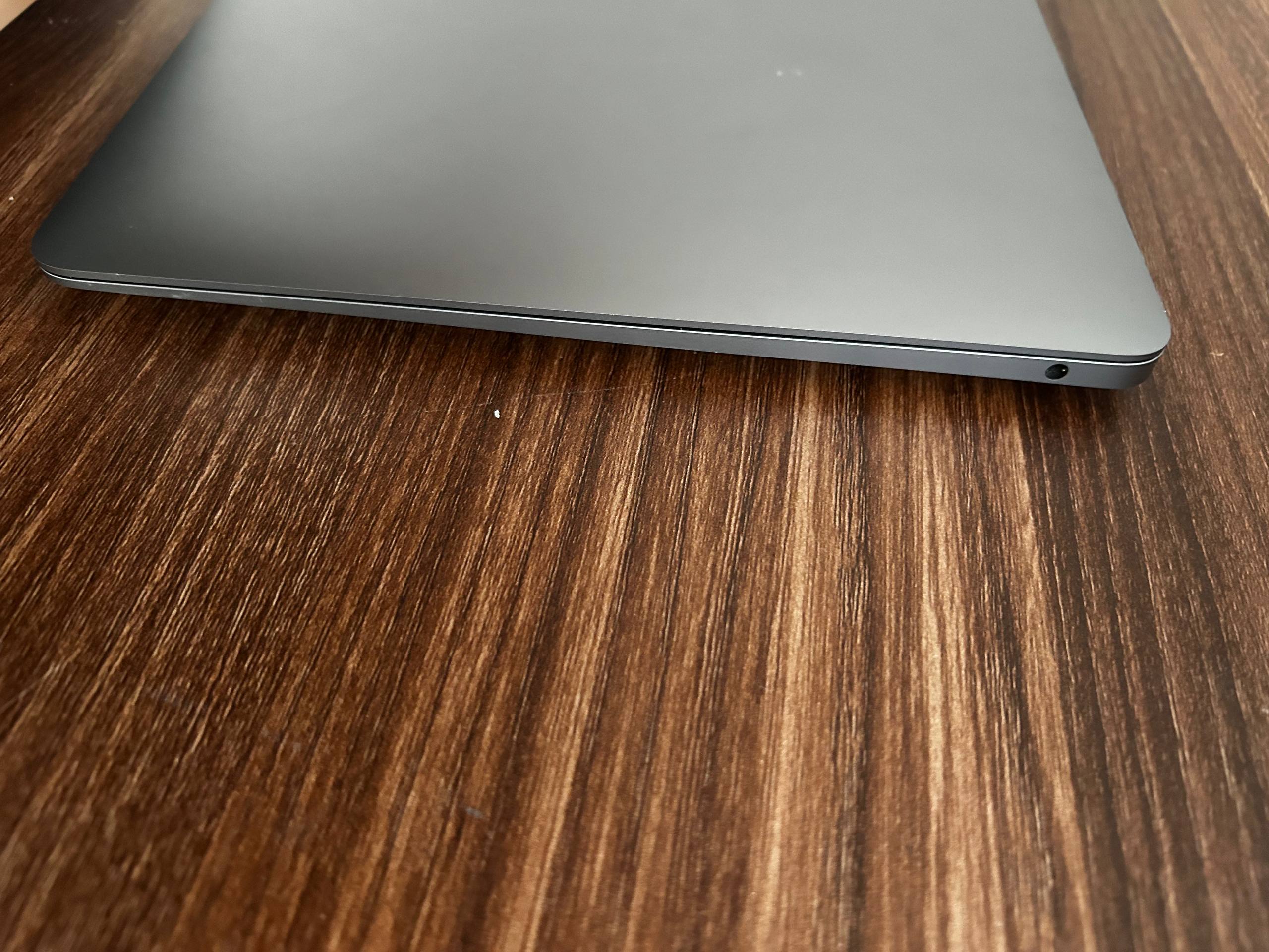 Фото 3: Продается б/у MacBook Air 13' 2020 в отличном состоянии: не битый, не