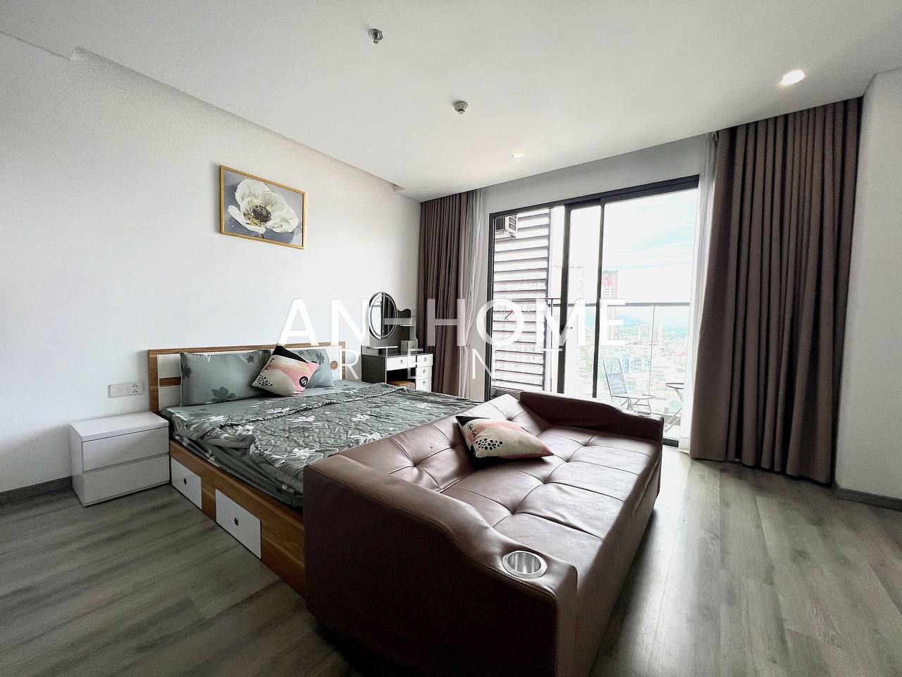 Сдаётся студия в ЖК Marina Suites на Phan Chu Trinh, 36 м², с балконом и видом на город.