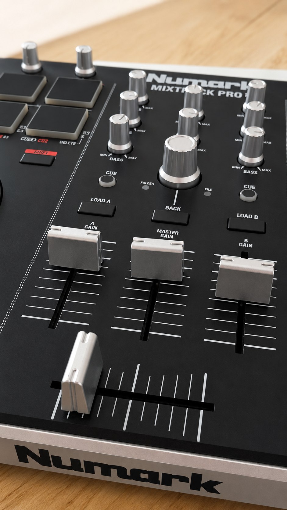 Фото 2: Продаётся DJ-контроллер Numark Mixtrack Pro II в почти идеальном состоянии.