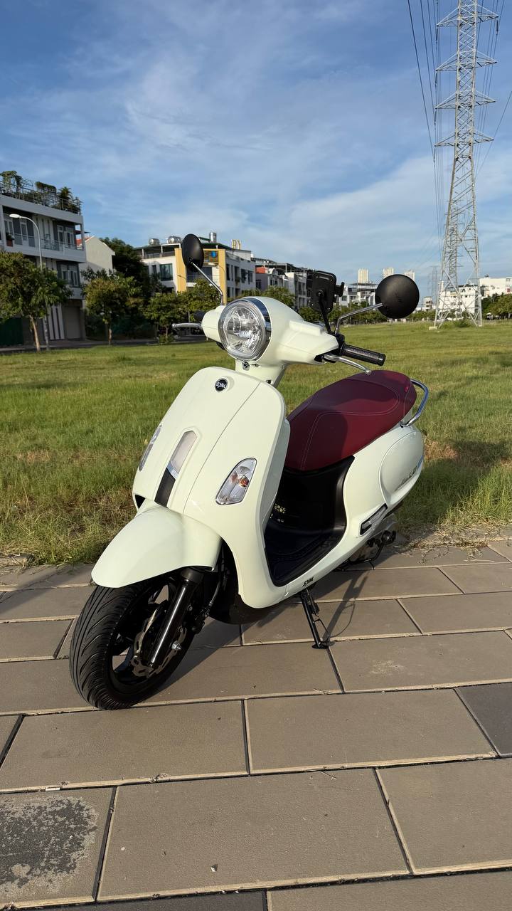 Сдаётся в аренду стильный городской скутер SYM Attila 50cc, не требующий прав категории…