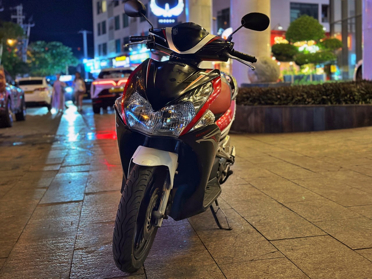 Фото 2: Honda Air Blade 2011 года, красный, пробег 40 000 км, объём 110 куб