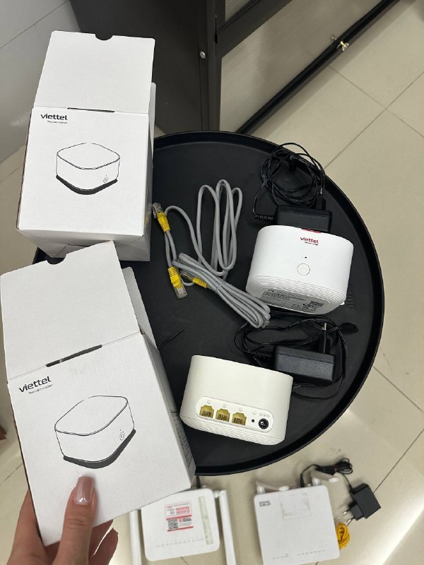 Продаются роутеры Wi-Fi: два новых Viettel в коробках и два б/у в рабочем состоянии.