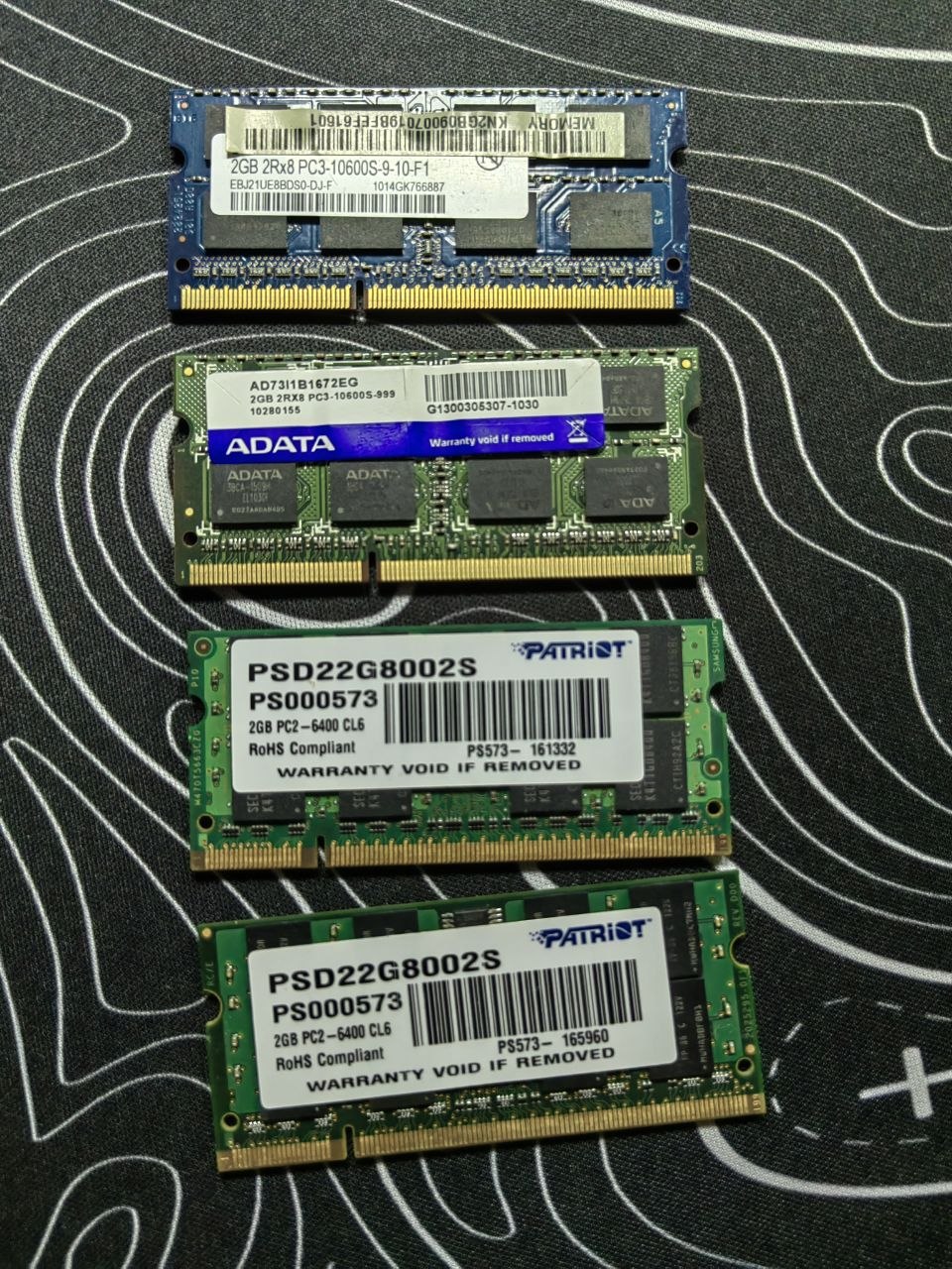 Фото 3: Продаются 4 планки оперативной памяти: 2×2 ГБ DDR3 PC3-10600 и 2×2 ГБ DDR2 PC2-6400.