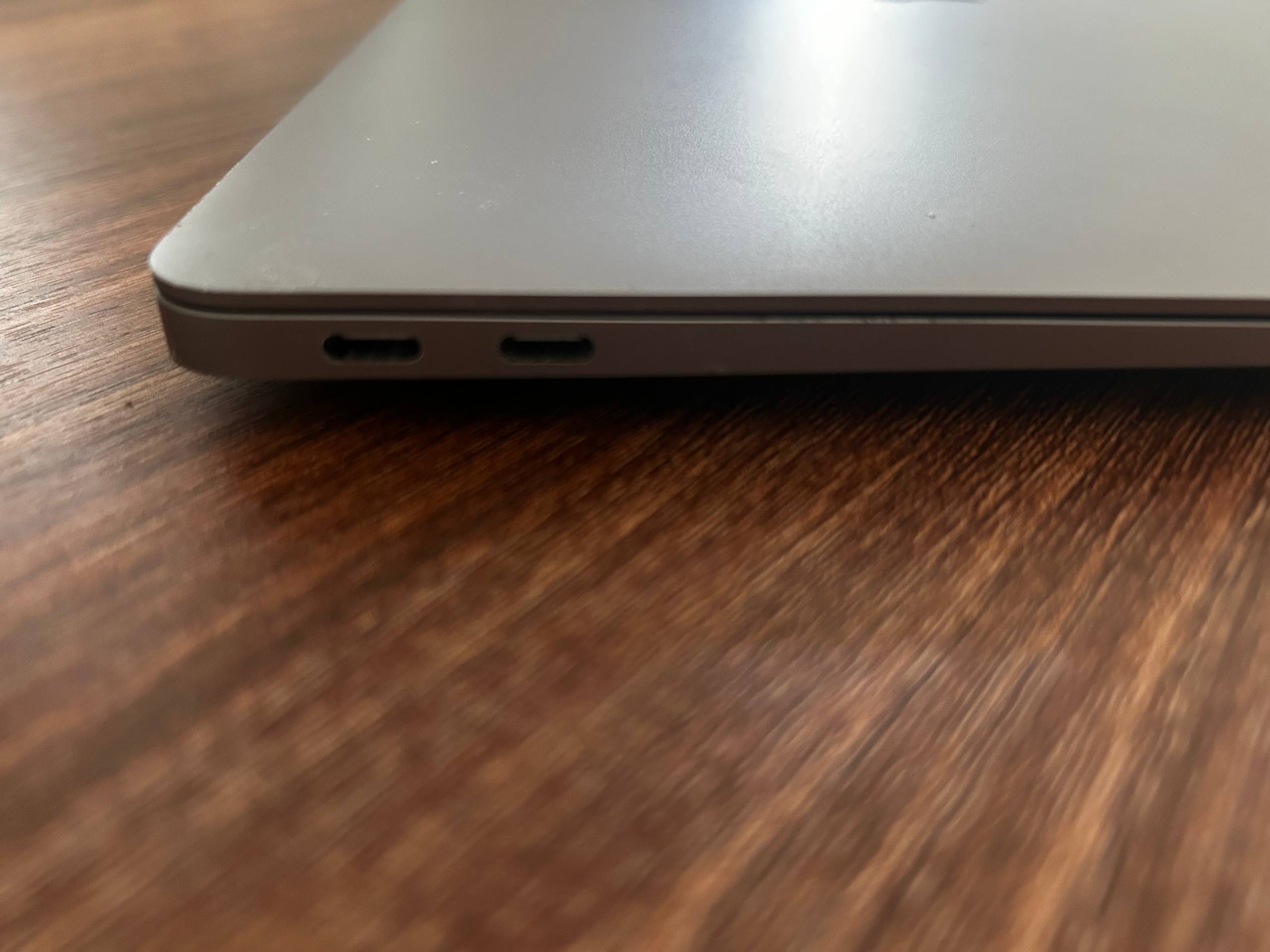 Фото 2: Продается б/у MacBook Air 13' 2020 в отличном состоянии: не битый, не