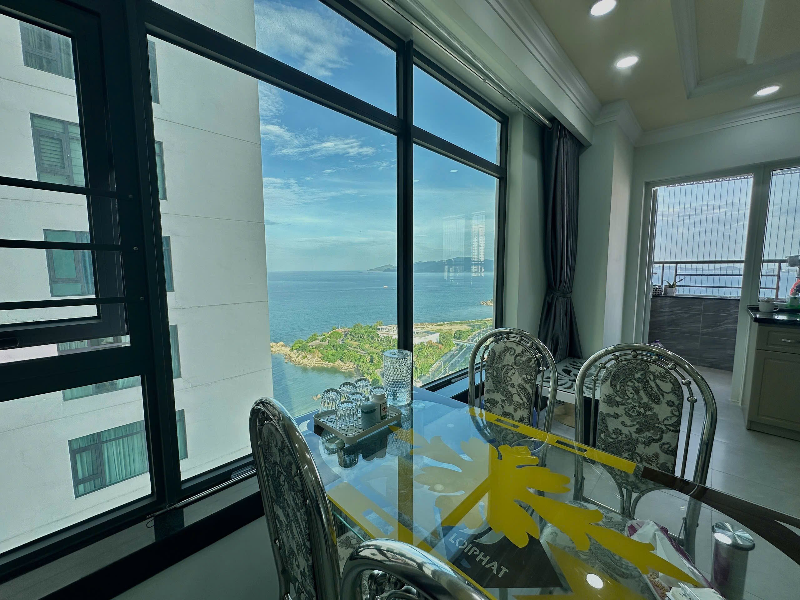 Сдаётся квартира в комплексе Oceanus: 62 м², 2 спальни, 2 ванные, полностью меблирована.