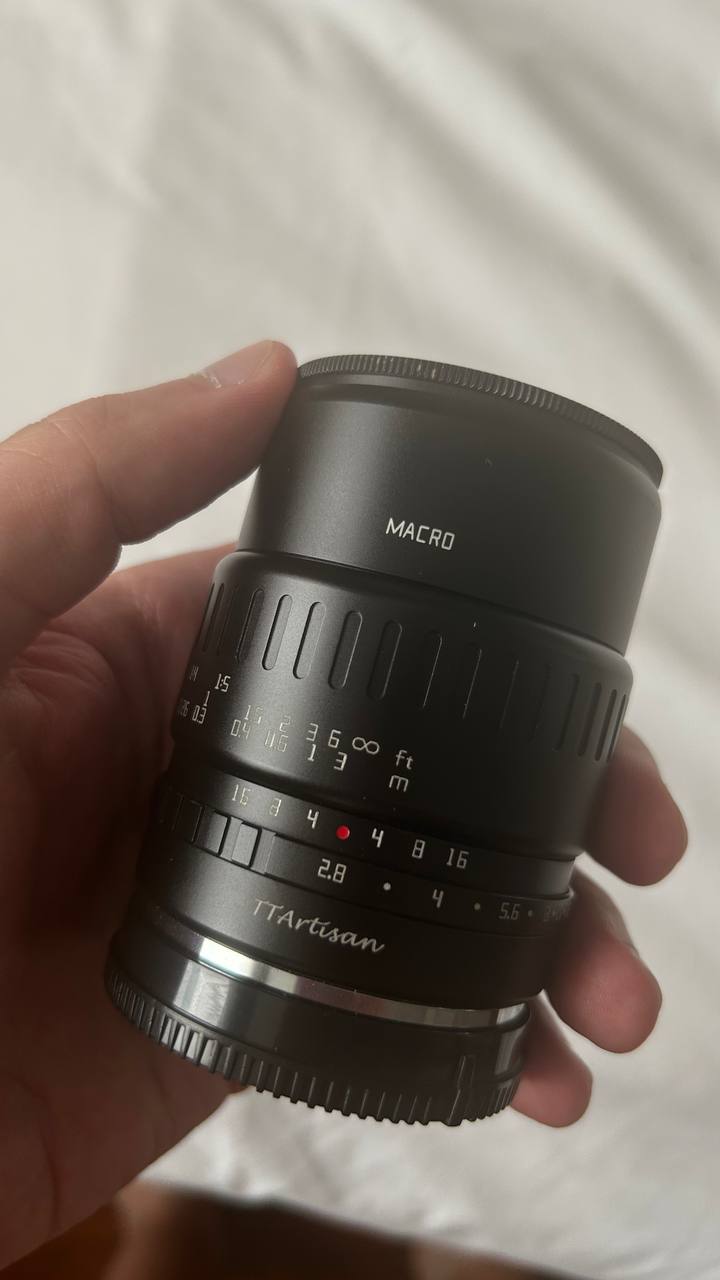 Объектив TTArtisan 40mm f/2.8 Macro Sony E в состоянии нового, использовался пару раз.