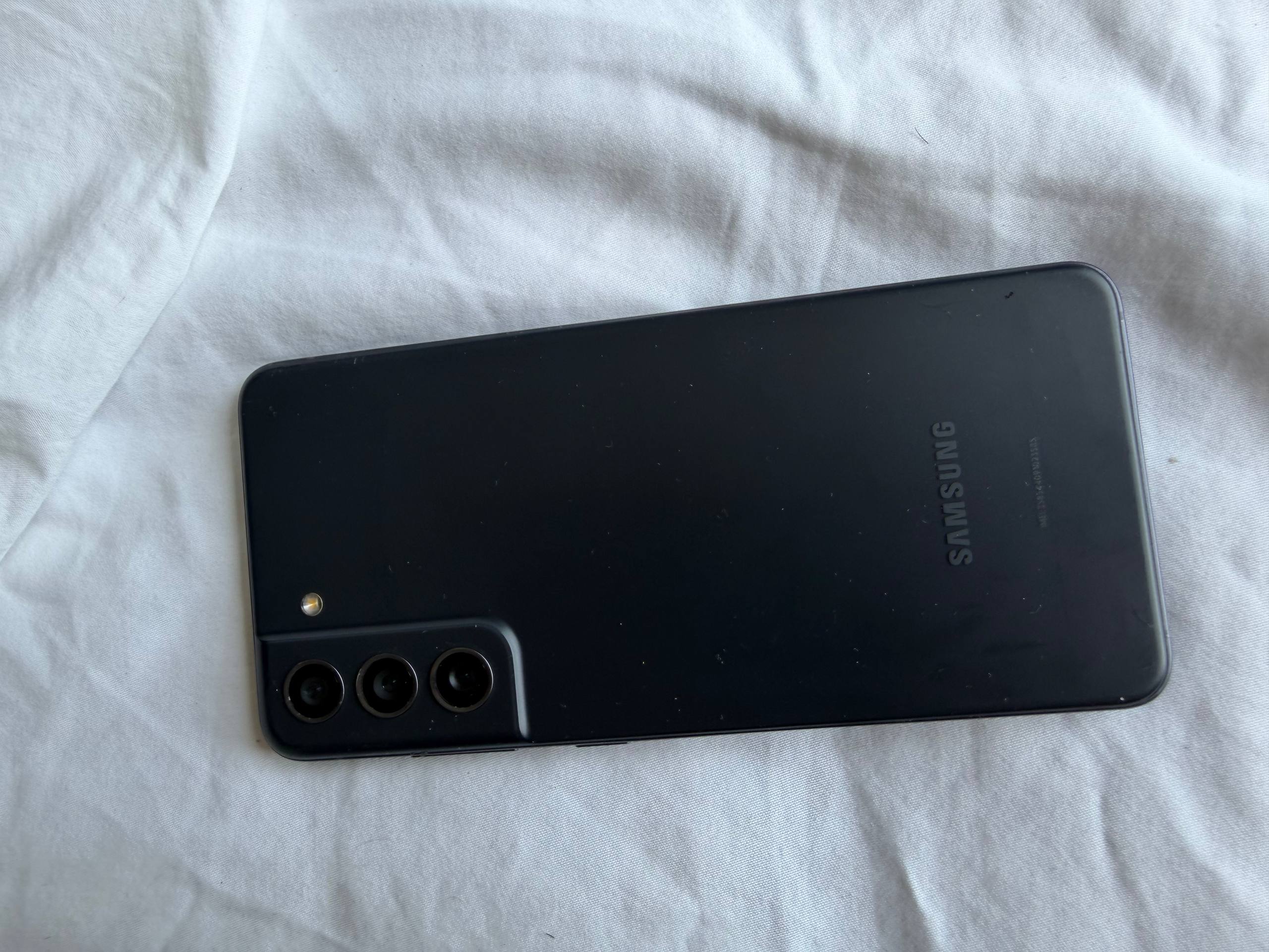 Фото 3: Продаются два смартфона Samsung Galaxy S21 FE 5G в отличном состоянии.