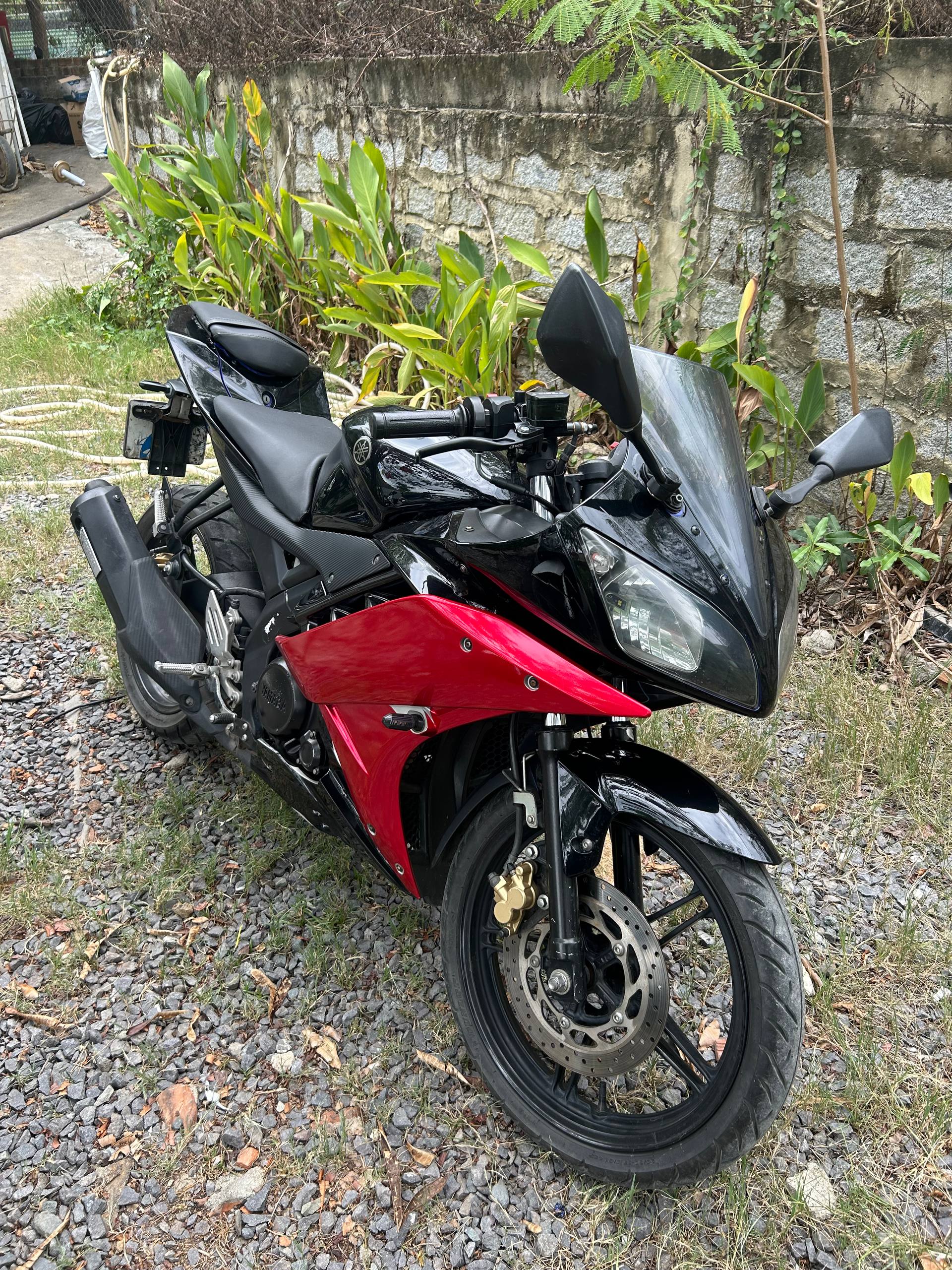 Фото 2: Продаётся спортивный мотоцикл Yamaha R15 V2 2015 года, 150cc, 6 передач, 4-тактный.