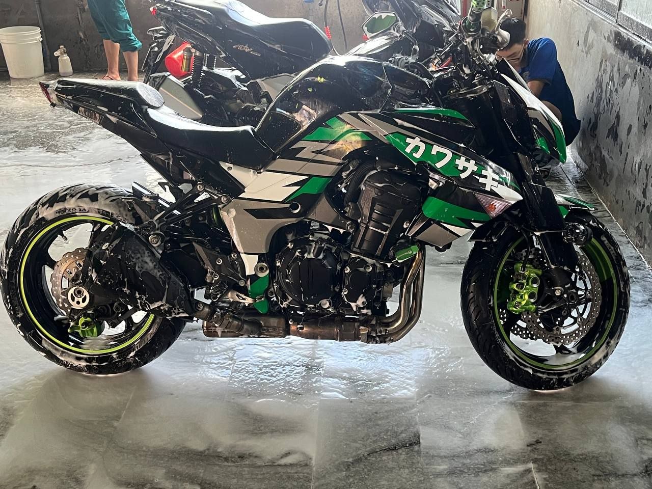 Продаю мотоцикл Kawasaki Z1000 в отличном состоянии