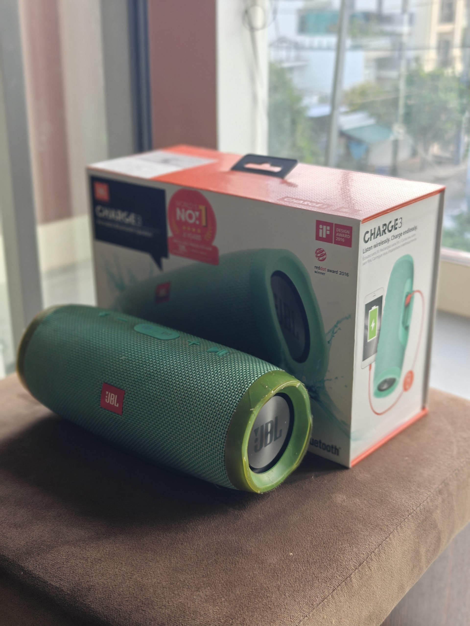 Продаю оригинальную колонку JBL Charge 3 Harman Kardon