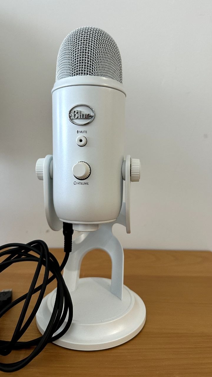 Продается профессиональный микрофон Blue Yeti USB