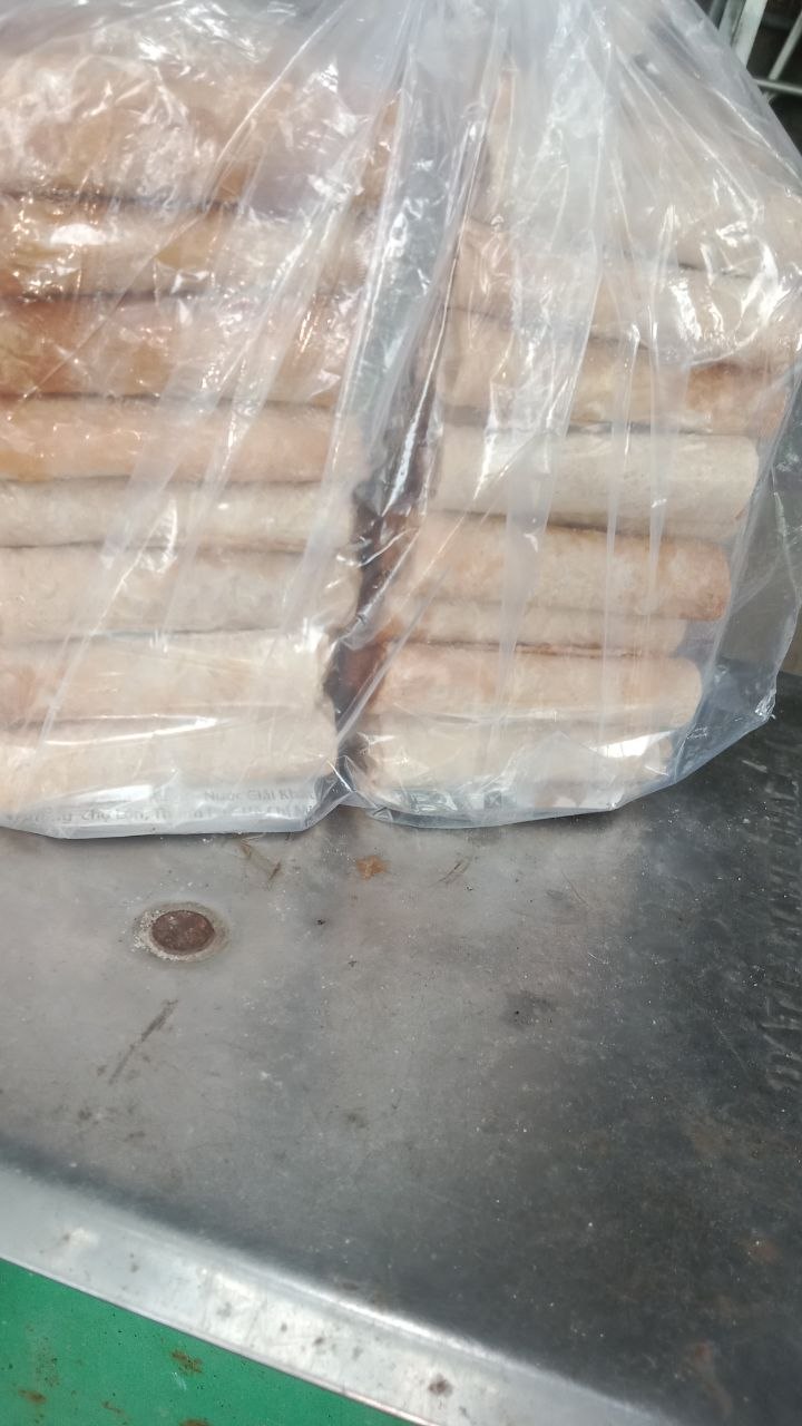 Продаются панкейки с кокосовым молоком, 80 000 донгов за полкилограмма.