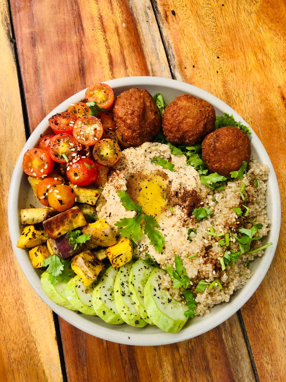 Фото 2: Вегетарианское кафе VeganSattvik предлагает вьетнамскую и европейскую