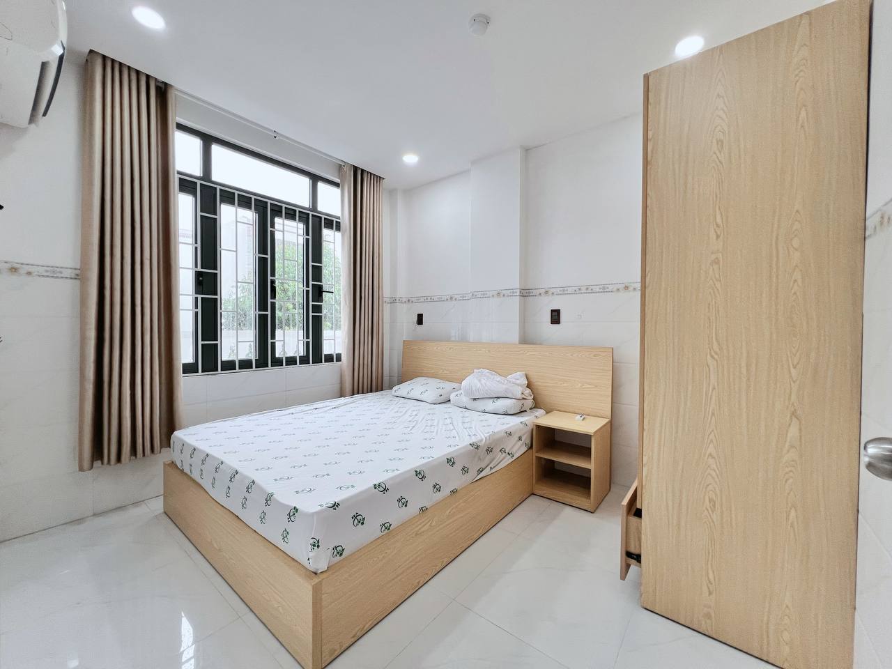 Сдаётся однокомнатная квартира в районе Phước Long, 45 м², полностью меблирована, есть…
