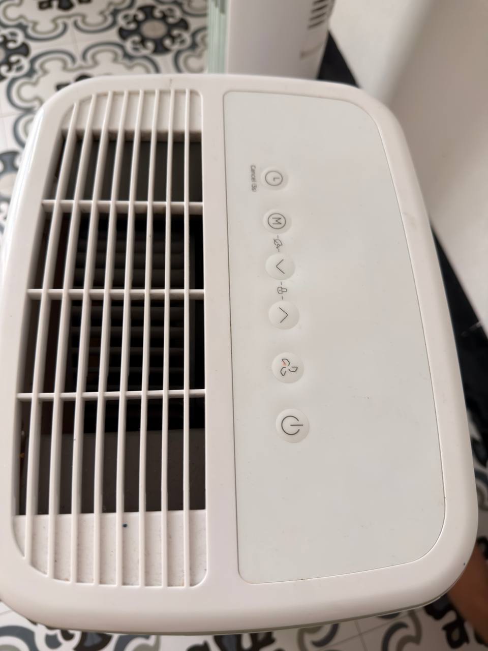 Фото 2: Продаётся осушитель воздуха Midea MDD01-12DEN7 в хорошем состоянии, производительность…