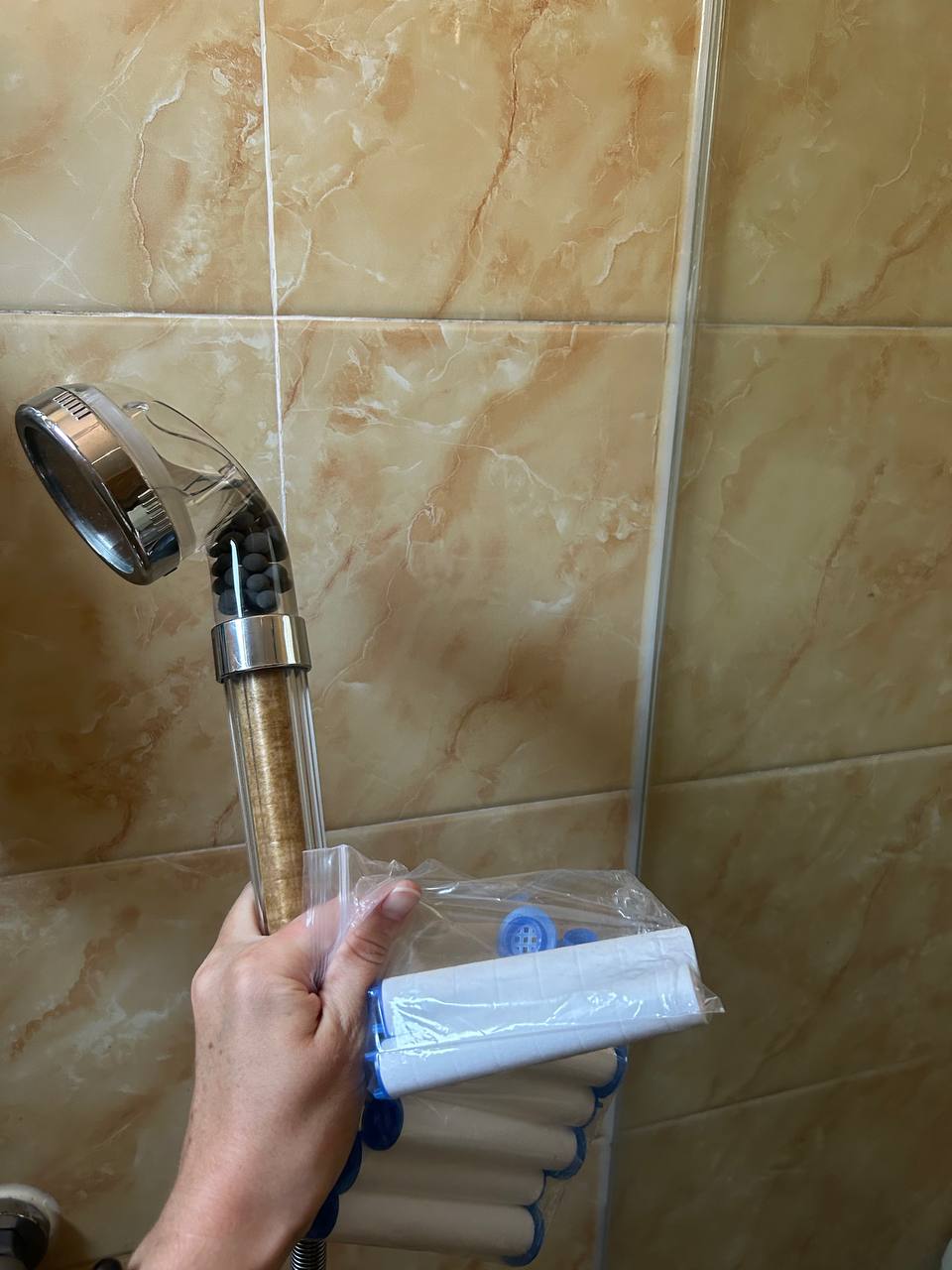 Фото 3: Продаются различные вещи: коврик для йоги, вазы, фильтр для воды, ватные диски и…