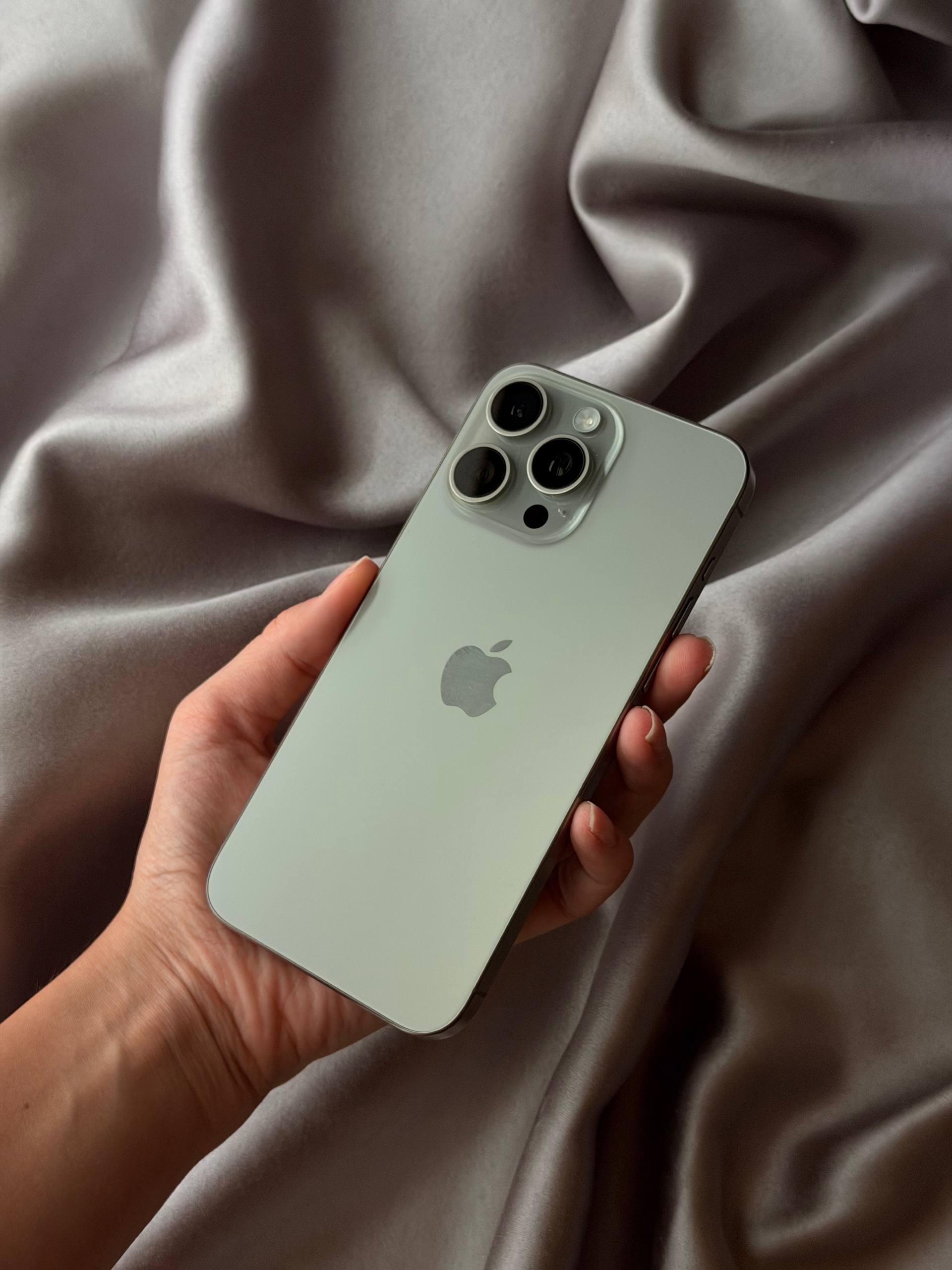 Фото 2: iPhone 15 Pro Max 512 ГБ в цвете Natural Titanium, в идеальном состоянии, использовался…