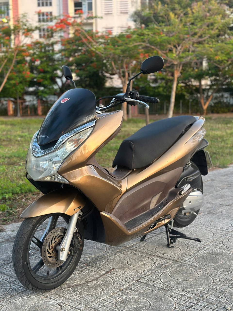 Продаётся мотоцикл PCX 2011 года, объём двигателя 125 куб