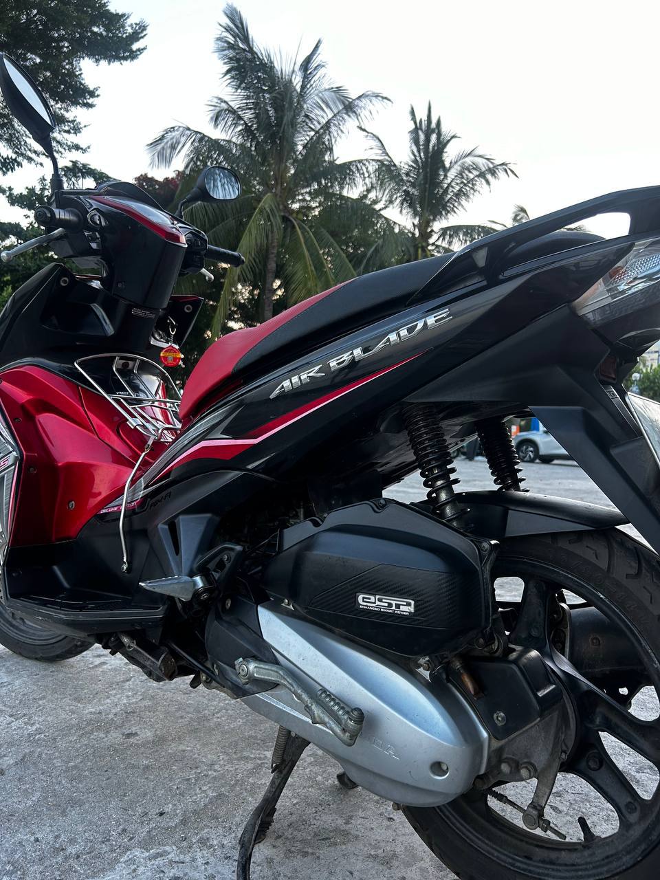 Фото 3: Продаётся Honda Air Blade 2014 года в красном цвете, пробег 19 000 км,