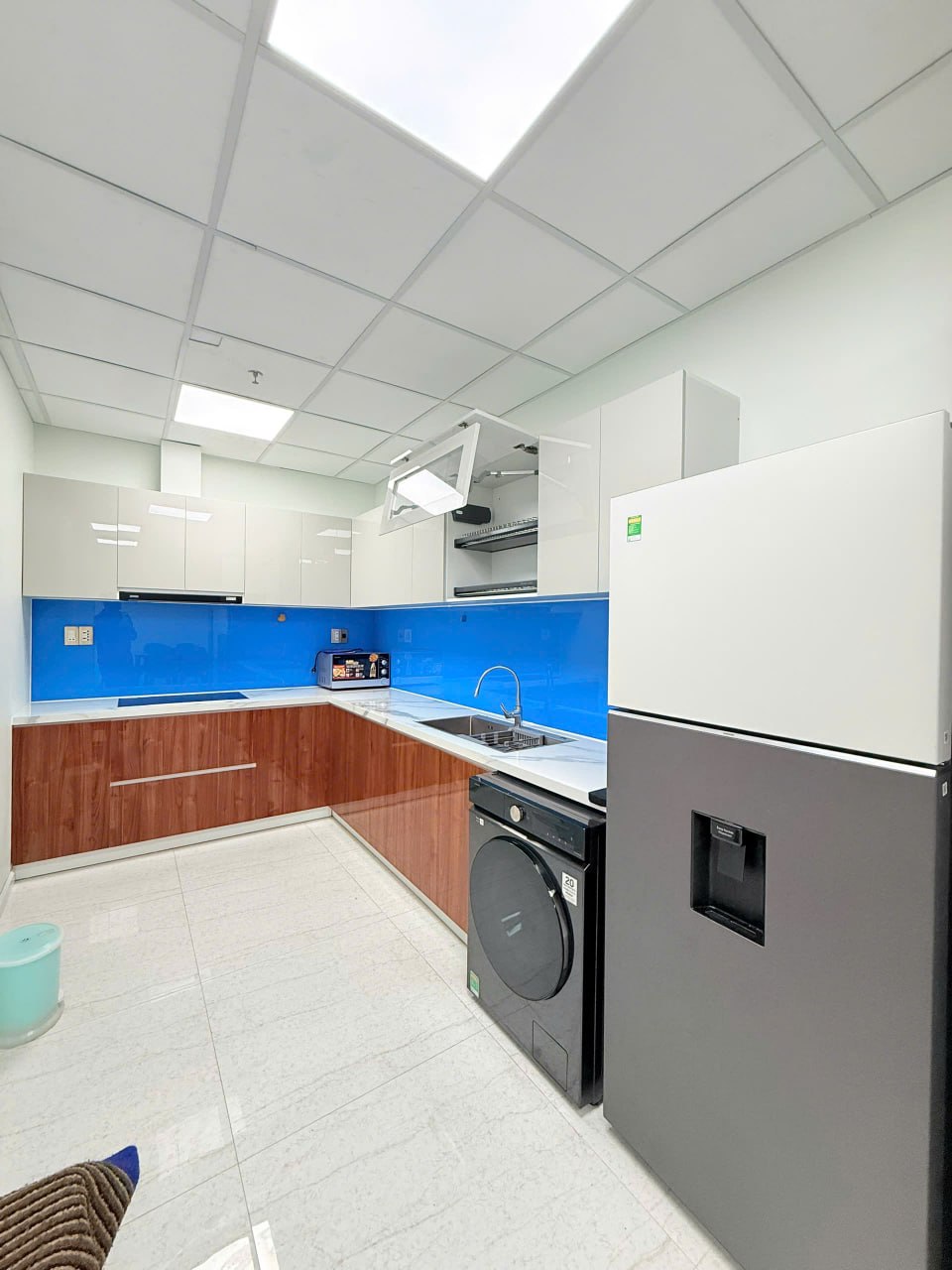 Фото 2: Сдаётся просторная квартира с 2 спальнями и 2 санузлами, 115 м², с современной мебелью…