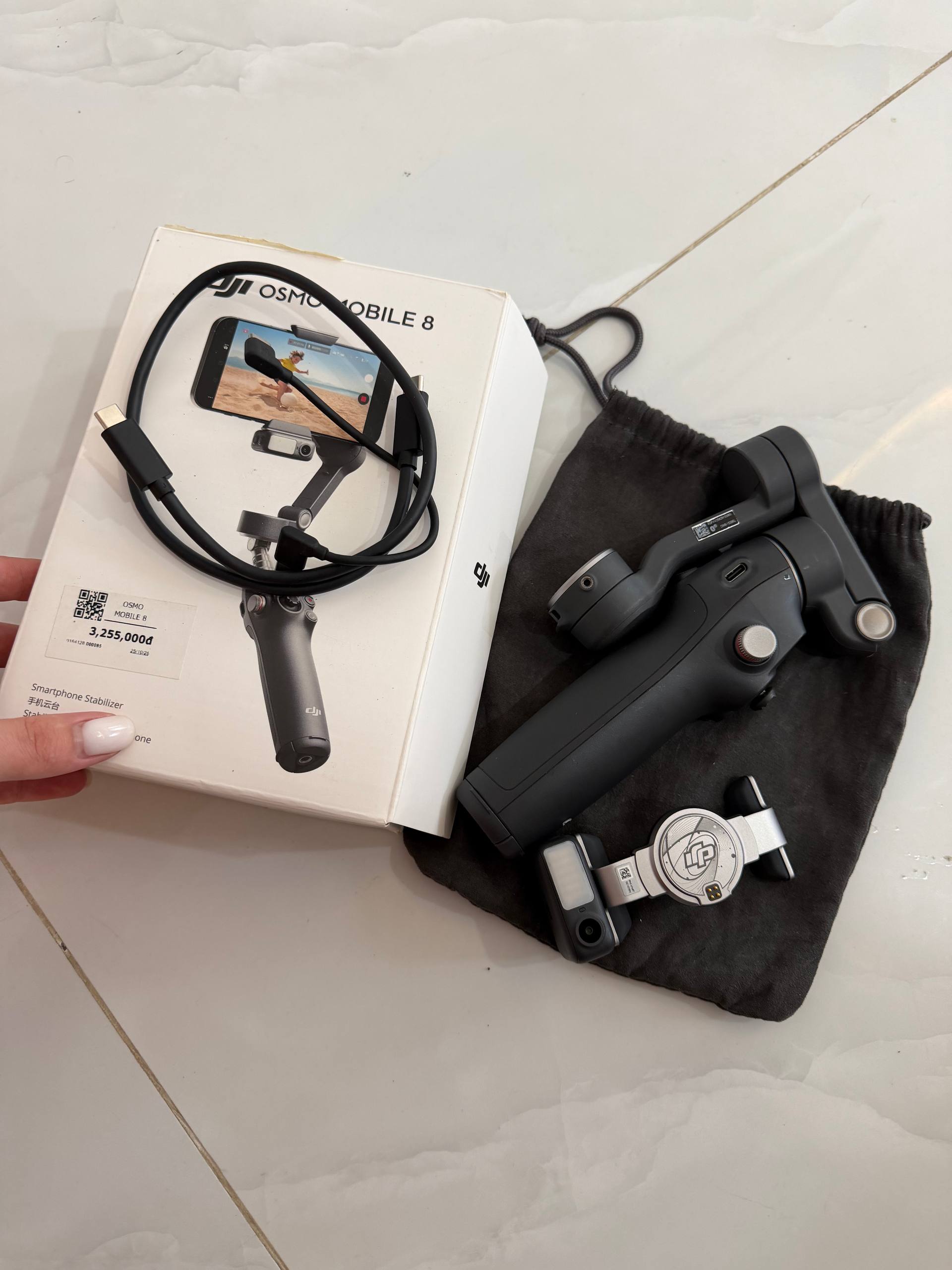 Продаю стабилизатор DJI Osmo Mobile 8 в отличном состоянии, полный ком