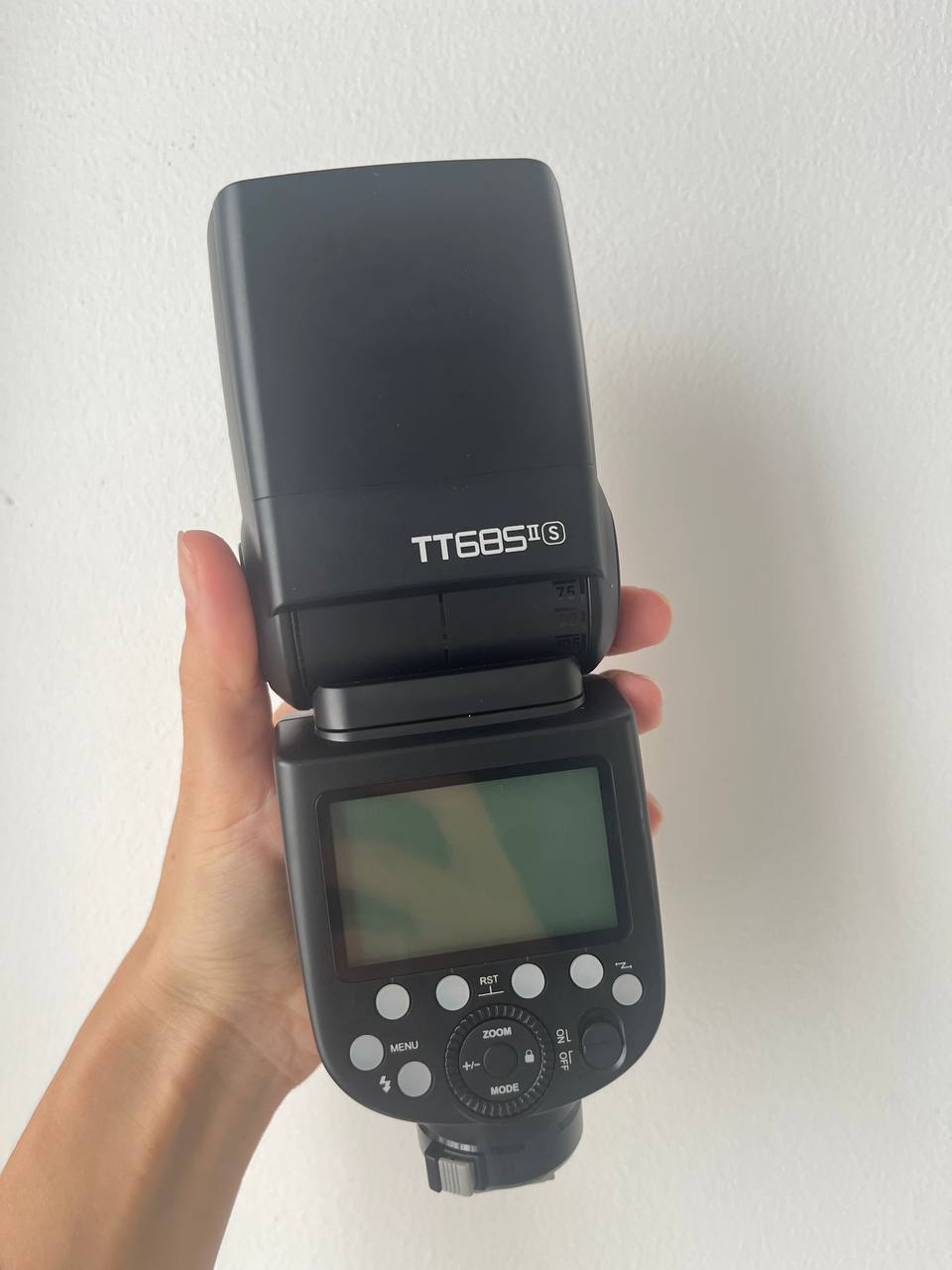 Накамерная вспышка Godox TT685 для Sony в идеальном состоянии, почти не использовалась.