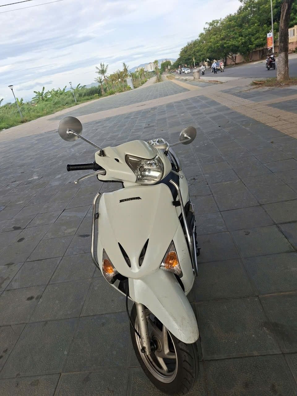 Продаются два скутера: Honda Lead 2010 года с огромным багажником за…