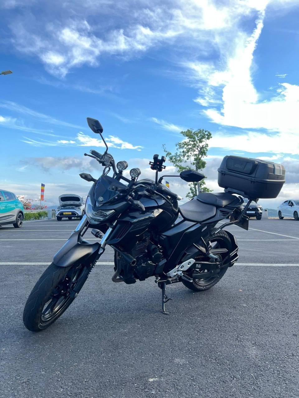 Фото 2: Продаётся мотоцикл Yamaha FZ25 в отличном состоянии, подходит для повседневной езды и…