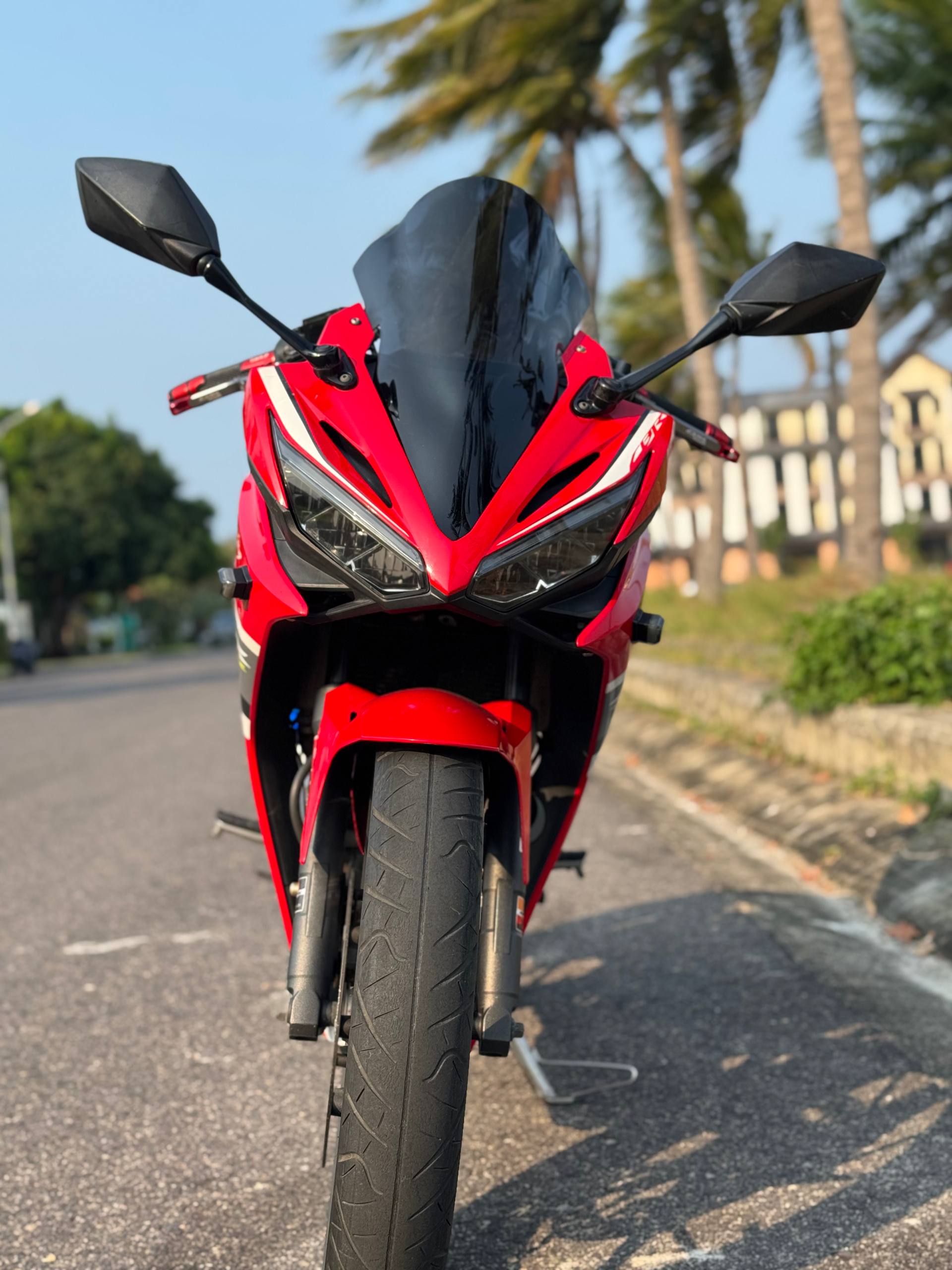 Продаётся Honda CBR150R 2018 года с Blue Card, двумя ключами и GPS-трекером.