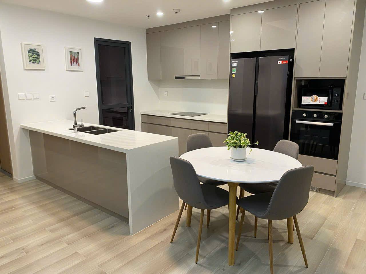 Фото 2: Сдаётся трёхкомнатная квартира с полной меблировкой в Vinhomes Grand Park, Masteri…