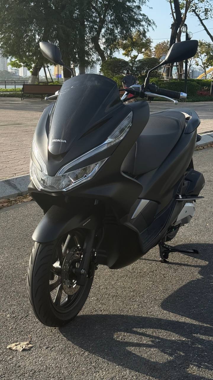 Фото 3: В Дананге продаются два байка: PCX V3 150cc 2018 года и Lexi V2 155cc 2024 года.