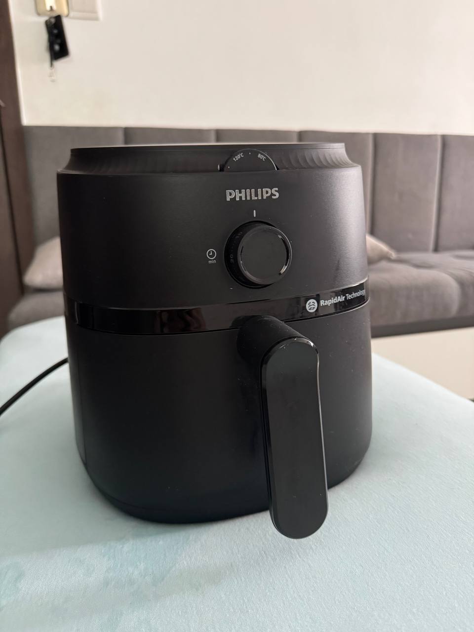 Аэрогриль Philips объёмом 4,2 л, состояние нового, использовался пару раз.