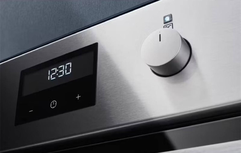 Фото 2: Продается абсолютно новая встраиваемая духовка Electrolux KODGH70TXA…