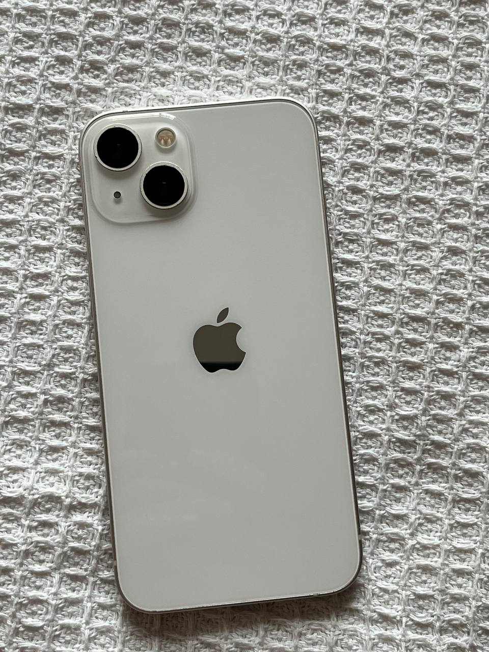 Продаю iPhone 13 на 256 ГБ, состояние батареи 76%