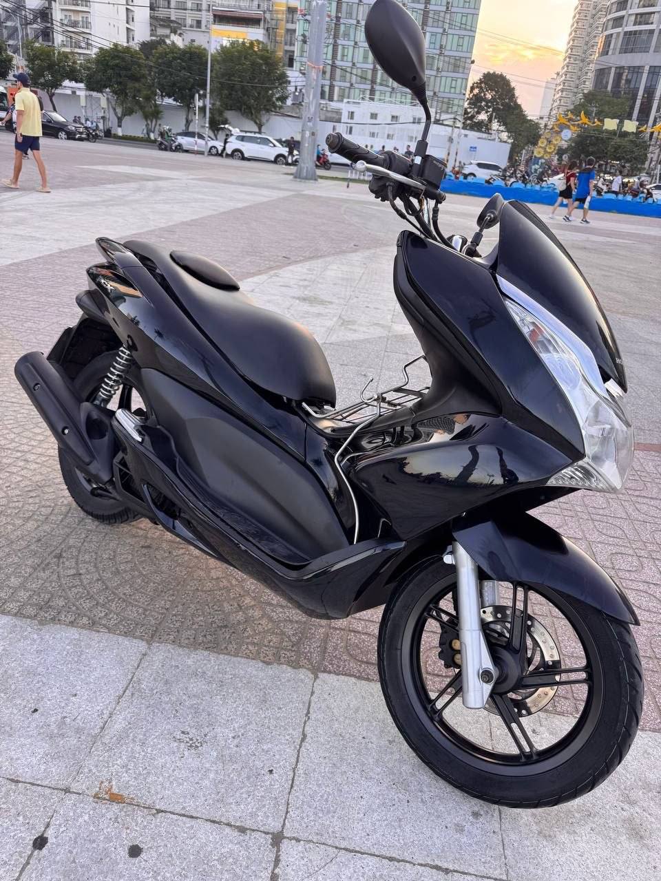 Фото 2: Продаётся Honda PCX 125 2012 года в отличном состоянии, без вложений.