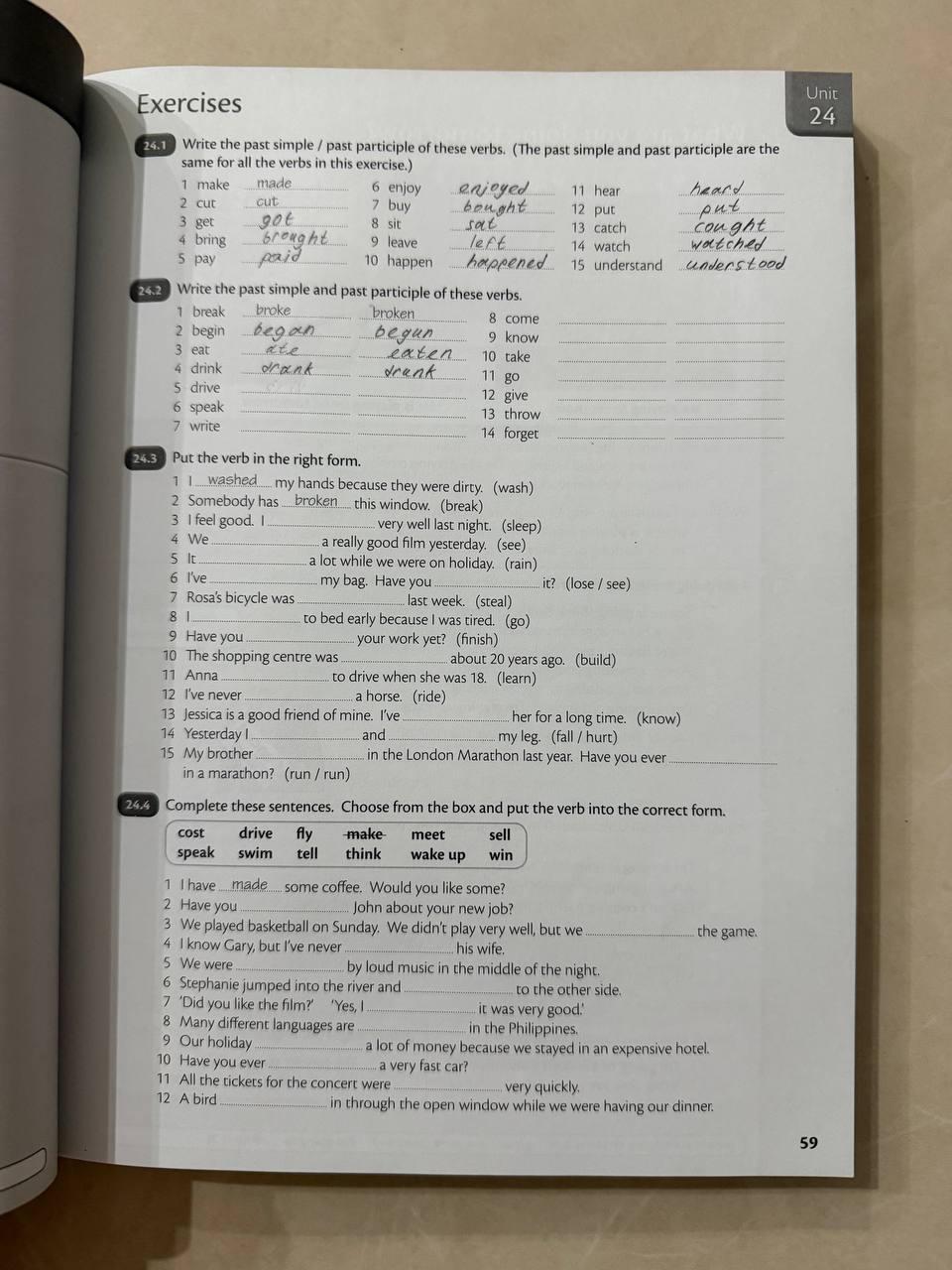 Фото 2: Продаётся учебник Essential Grammar in Use, Fourth Edition with Answer