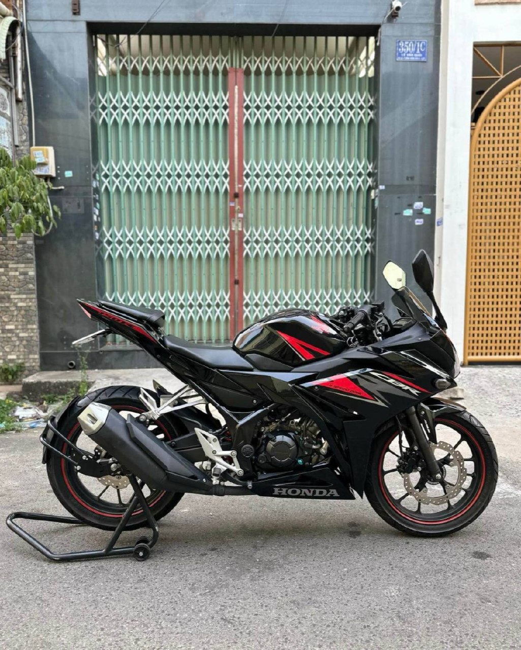 Продаётся ухоженный мотоцикл Honda CBR150R в отличном техническом состоянии.