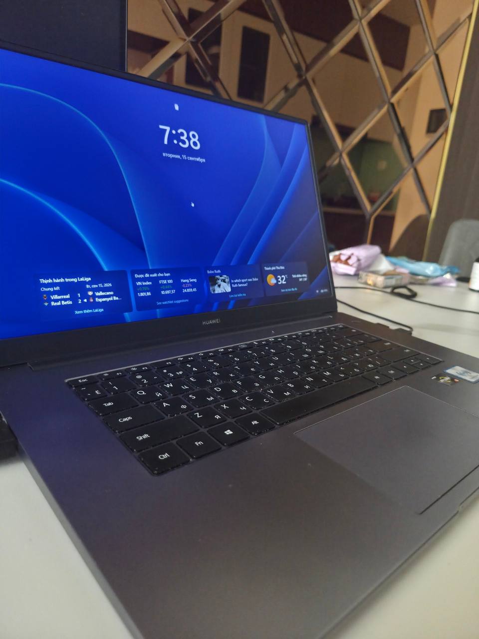 Фото 2: Ноутбук Huawei MateBook D15 (BOH-WAQ9R): AMD Ryzen 5 3500U, 8 ГБ…
