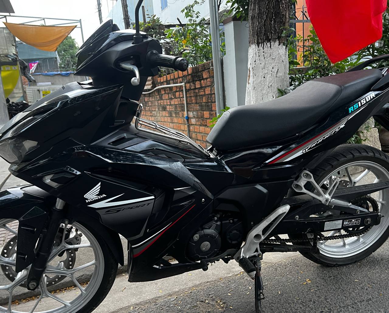 Фото 3: Продаётся Honda Winner X 2023 года в отличном состоянии, полностью обс