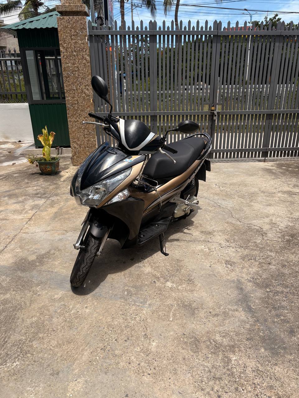 Продаётся Honda Air Blade в хорошем состоянии, на ходу, два ключа, оригинальные…
