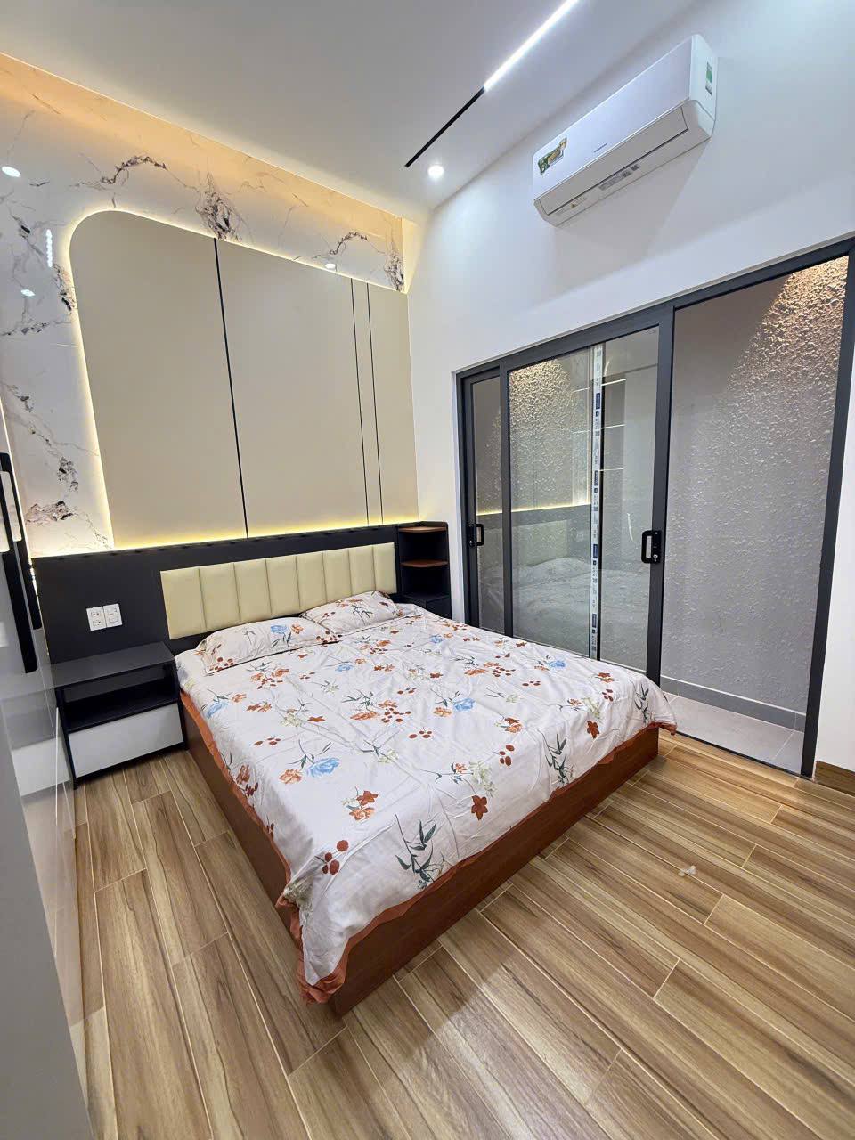 Фото 3: Сдается дом 3 этажа, 3 спальни, 4 санузла, площадь 64 м²