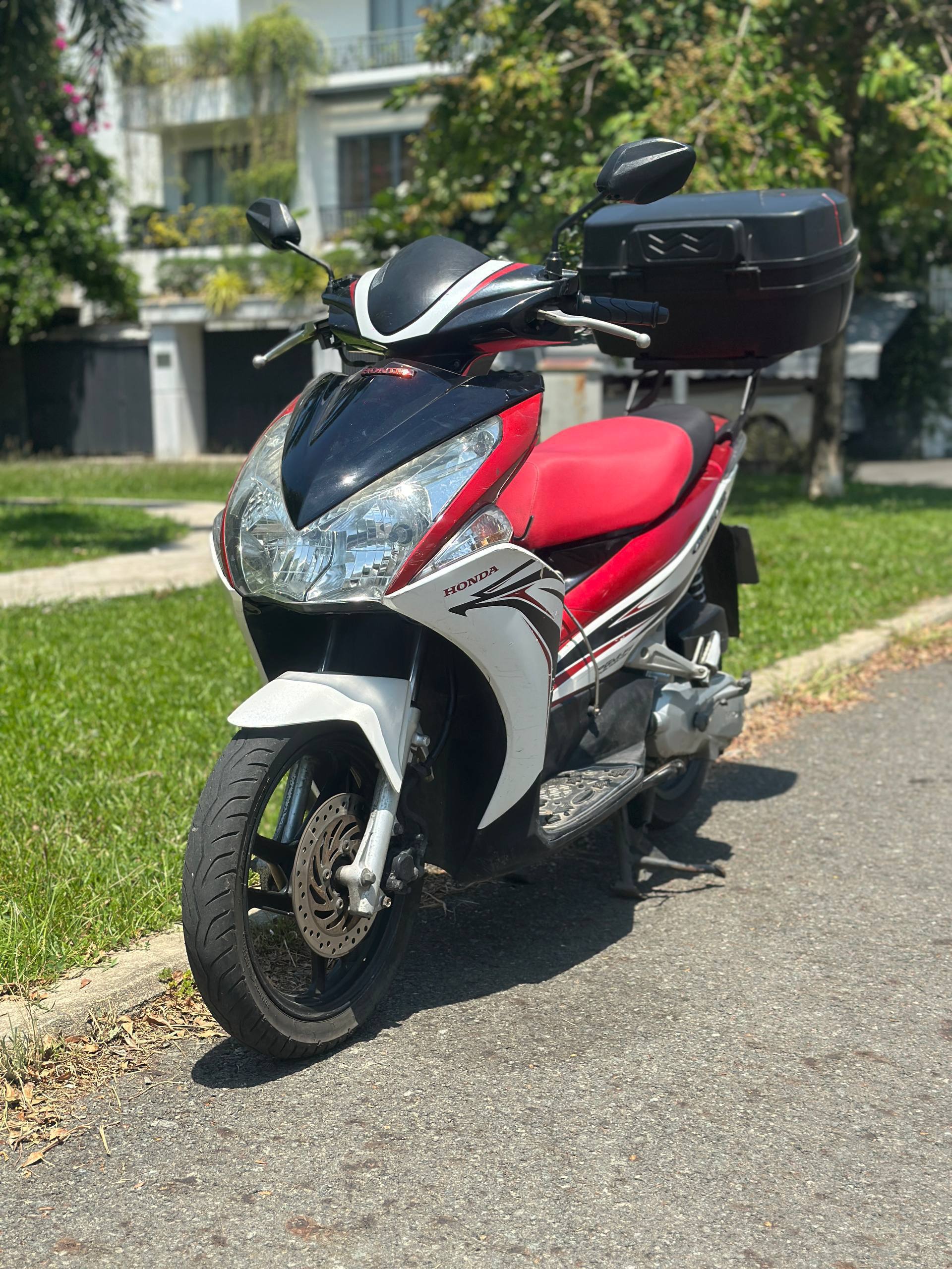 Продаётся Honda Airblade 2012 года