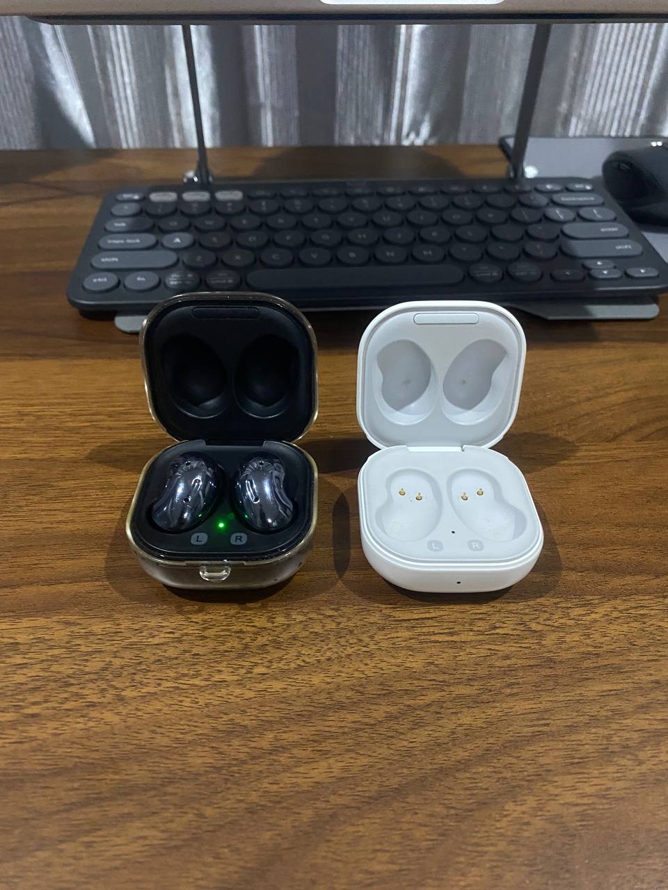 Продаются наушники Galaxy Buds Live в хорошем состоянии, в комплекте два чехла (второй…